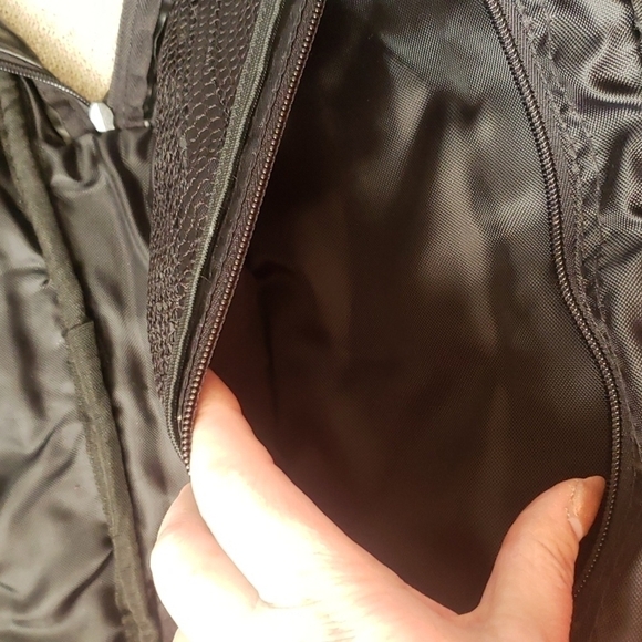 SAM'S town large leather travel accessorie bag with freebies. UNISEX bag. - Picture 11 of 12